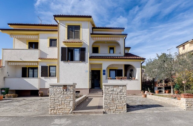 House Matosevic / Apartment No.2 with Balcony