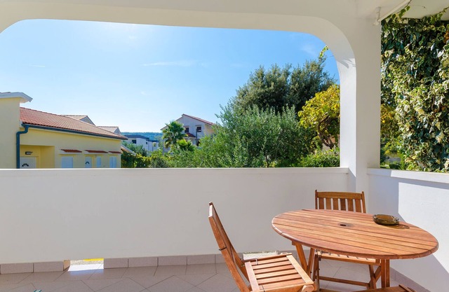 Apartment Neda M (89941-A1) - Lopar - island Rab