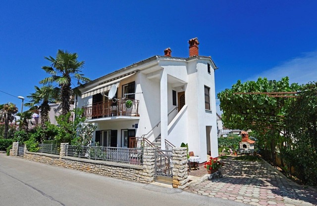 Apartments Nevia / Two Bedroom Apartment Nevia II A4 with Garden