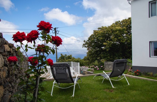 Apartamento "Oásis Fonte Grande 2" con vistas al mar, terraza compartida y Wi-Fi