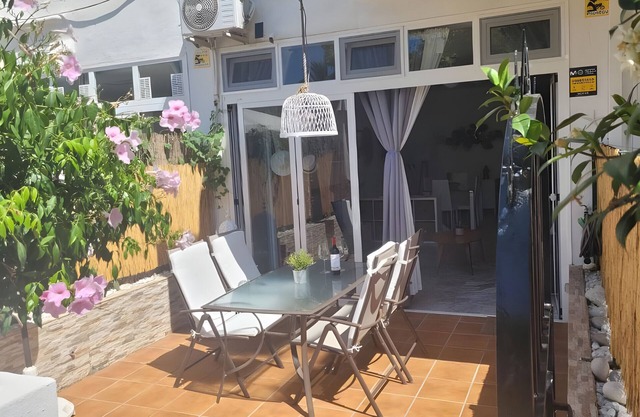 Apartamento 'Ola De Mar' con piscina compartida, Wi-Fi y aire acondicionado