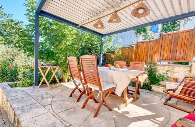 Apartamento 'Olympe' con terraza privada, jardín privado y Wi-Fi