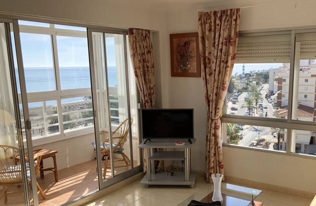 Piso en primera línea de playa equipado y con excelentes vista al mar