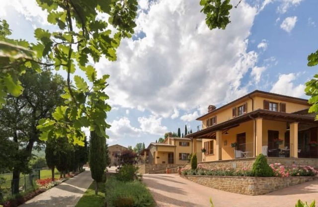 Encantador apartamento con piscina y jardín. Wi-fi. Arezzo.