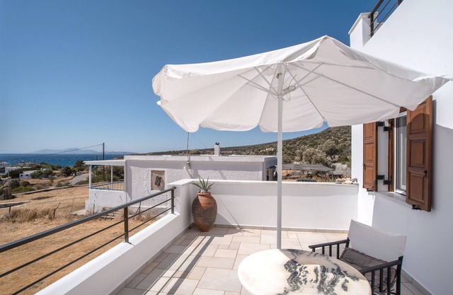 Apartamento 'Peaceful, Panoramic Seaview Retreat' con vistas al mar, Wi-Fi y aire acondicionado.