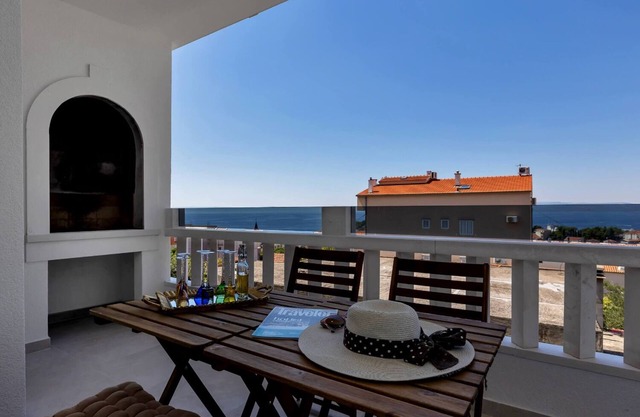 Apartment Prgo - with view and parking: A1(6) - Makarska, Riviera Makarska, Croatia