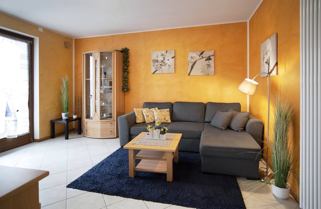 Apartamento "Pure Relax Between Lake and Mountains" con piscina, terraza, jacuzzi y Wi-Fi