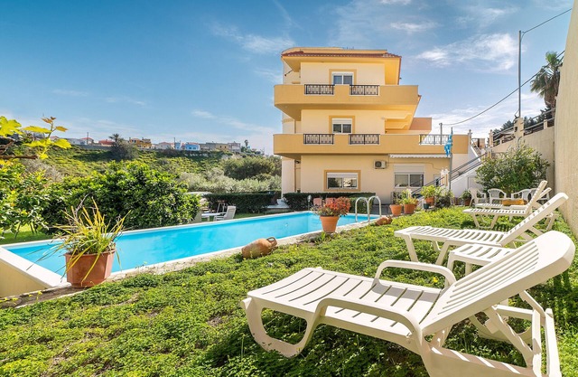 Apartamento 'Rafaela's House' con piscina compartida, Wi-Fi y aire acondicionado
