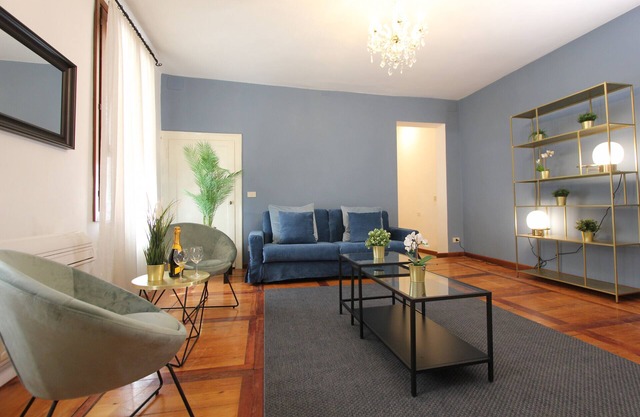 Apartment Rossini (250m Rialto's Bridge)