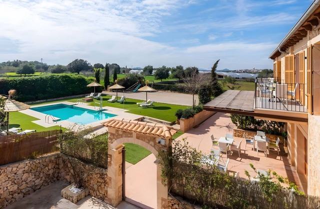 Apartamento 'S Hort Can Capità Familiar Terraza 4' cerca del mar con piscina compartida y Wi-Fi