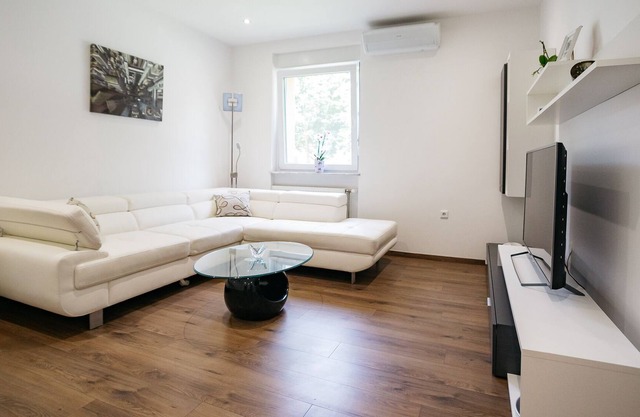 Apartamento # 2 Prušnikova con aire acondicionado y estacionamiento gratis