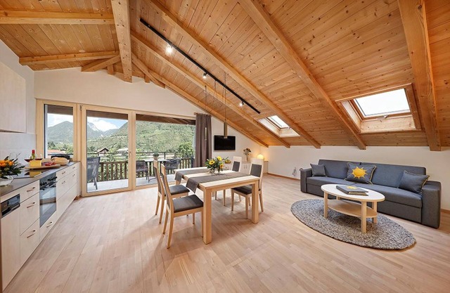 Apartamento 'Stöckerhof Sonne' con vistas a la montaña, piscina compartida y Wi-Fi