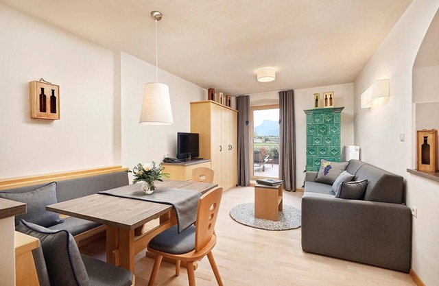 Apartamento 'Stöckerhof Traube' con vistas a la montaña, piscina compartida y Wi-Fi