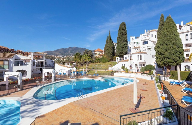 Apartamento 'Summer in Costa del Sol' con vistas al mar, terraza, piscina compartida y Wi-Fi