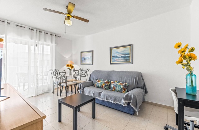 Apartamento 'Sunflower Beach' con terraza privada, balcón y Wi-Fi