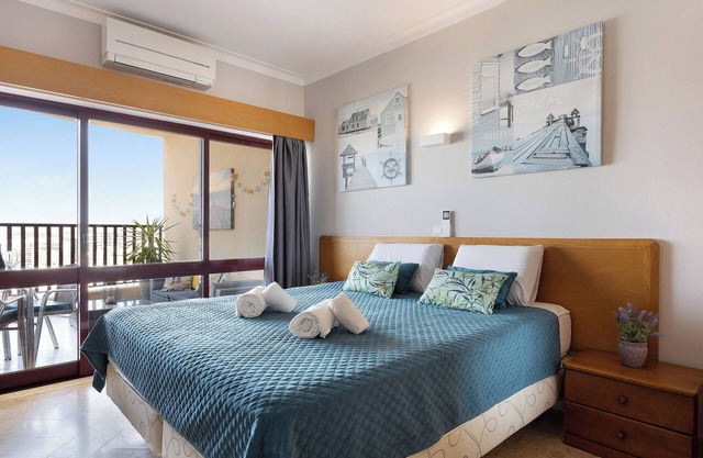 Apartamento 'Sunny Escape' con vistas al mar, Wi-Fi y aire acondicionado