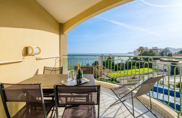 Apartamento 'Villa Francia' con vistas al mar, piscina compartida y Wi-Fi