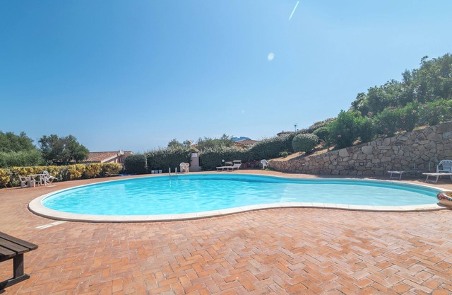 Apartamento 'Tavolara Porto San Paolo E2' con vistas al mar, piscina compartida y aire acondicionado