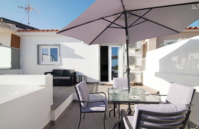 Apartamento "Telmus Villa" con vistas al mar, terraza privada y Wi-Fi