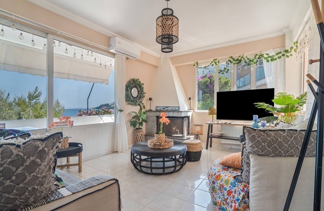 Apartamento 'Theodoros 1' con vistas al mar, Wi-Fi y aire acondicionado