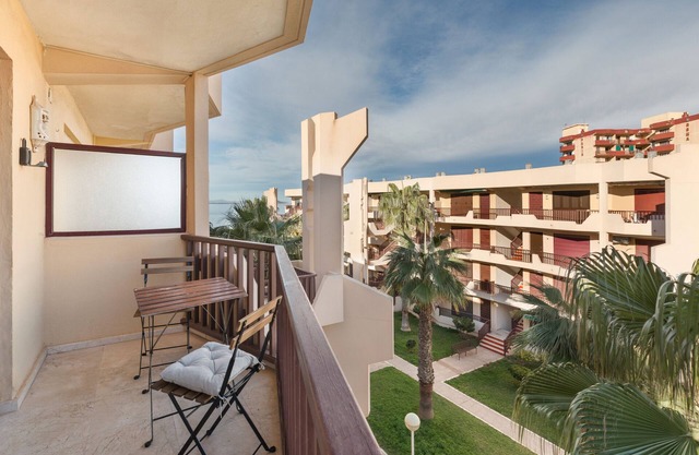 Apartamento 'Tu Paraíso En La Manga' con vistas al mar, piscina compartida y terraza privada