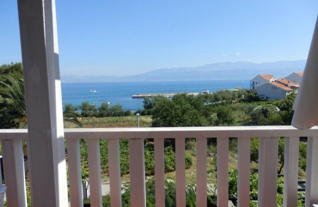 Apartamento Vesna - Apartamento de tres habitaciones con terraza y vistas al mar (Vesna)
