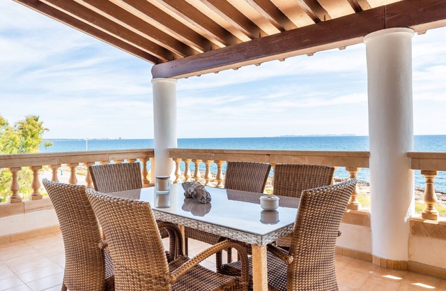 Apartamento 'Vistamar Sa Rapita' con vistas al mar, Wi-Fi y aire acondicionado.