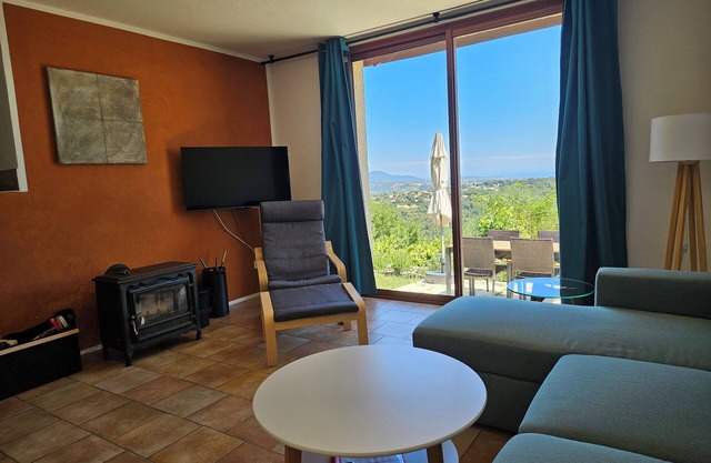 Apartment VUE MER on the Côte d'Azur with garden for 2 - 3 persons