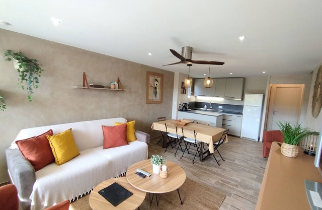 apartamento con vista al mar, acceso directo a la playa,