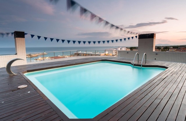 Apartamento con terraza y piscina a 100m playa