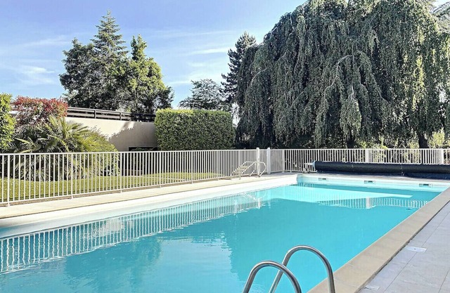 Apartment with pool near city center