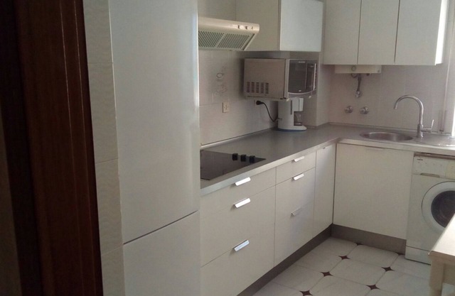 Piso de 4 habitaciones y 2 baños a escasos metros de la playa. Todo exterior