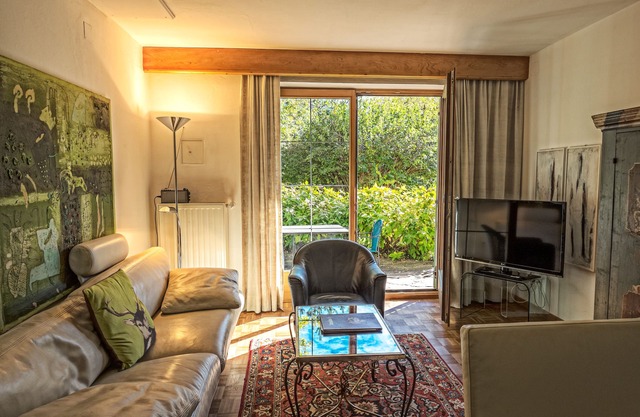 Apartamento con jardín y piscina, se admiten mascotas, ferrocarriles de montaña gratis