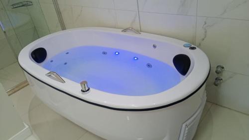 Apartamento con Bañera frente a la Calle Torta