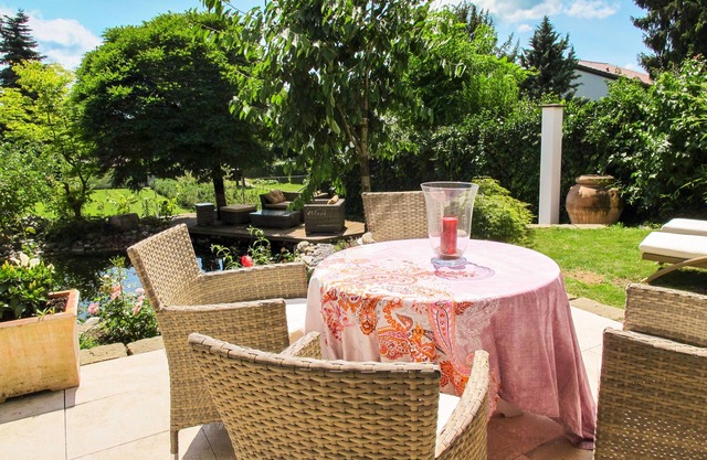 Apartamento con una hermosa terraza y amplio jardín.