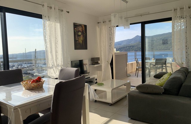 Apartamento con acceso directo a la playa, 4 pers, aire acondicionado, parque.