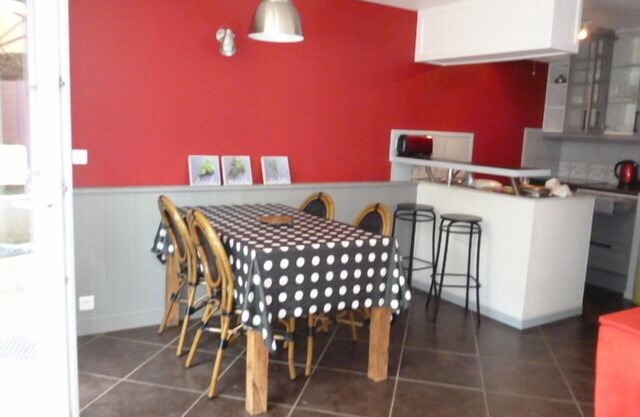 Apartamento ajardinado, cerca de las termas, capacidad para 4 personas