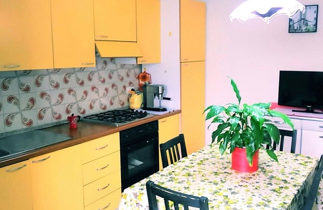 Apartamento con jardín, junto al mar, playa incluida.