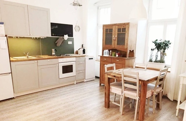 Apartment with garden and free parking space