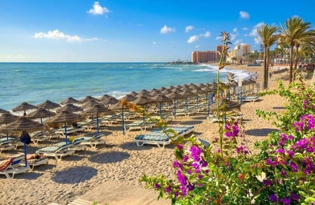 Apartamento con gran terraza junto a la playa