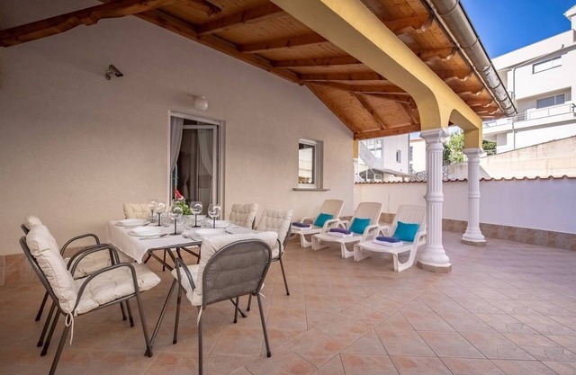 Apartamento con gran terraza frente al mar - sólo 290 m del mar (HVO)
