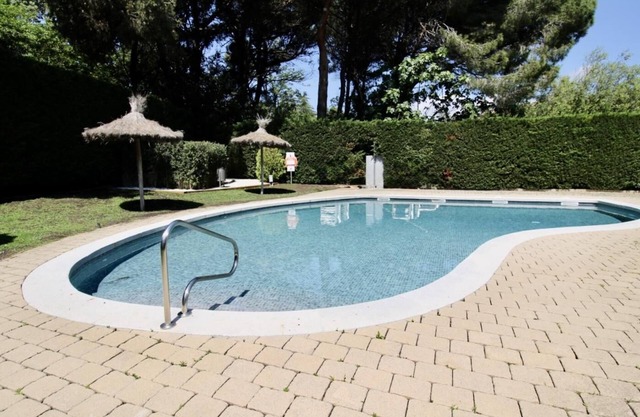 Apartamento con piscina y parking a 1km playa