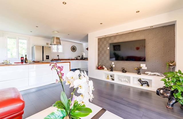 Apartment with pool and garden