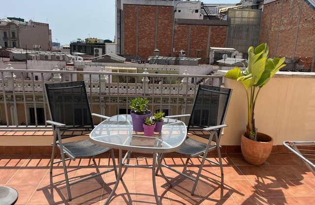 Apartamento con terraza privada y Wifi en el corazón de Barcelona