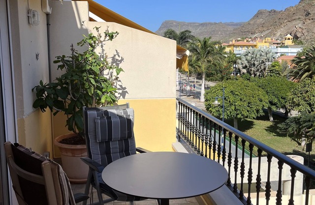 Apartamento con azotea privada cerca de la playa y tienda. Aire acondicionado y Wifi.