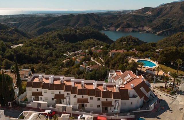Apartamento con terraza privada y vistas panorámicas, Balcones del Lago, Istán