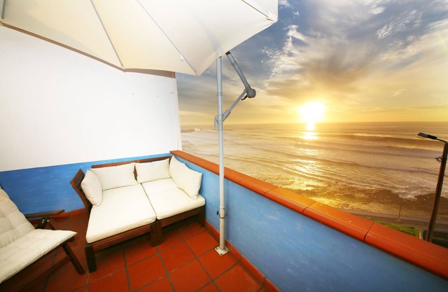 Apartamento con azotea y barbacoa en el centro de Ericeira y directamente en el mar.