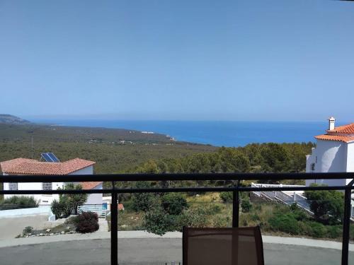 Apartment with sea view and pool
