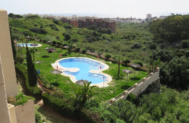 Apartamento con vistas al mar un paso de la playa.