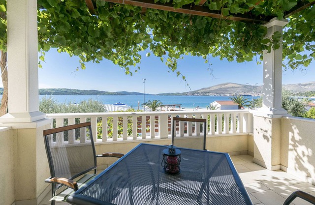 Apartamentos Maja (40521-A2) - Okrug Gornji (Ciovo)